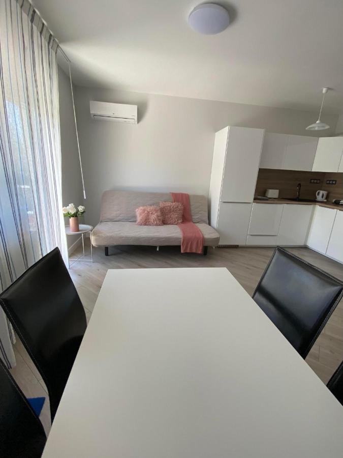Apartment Aida *